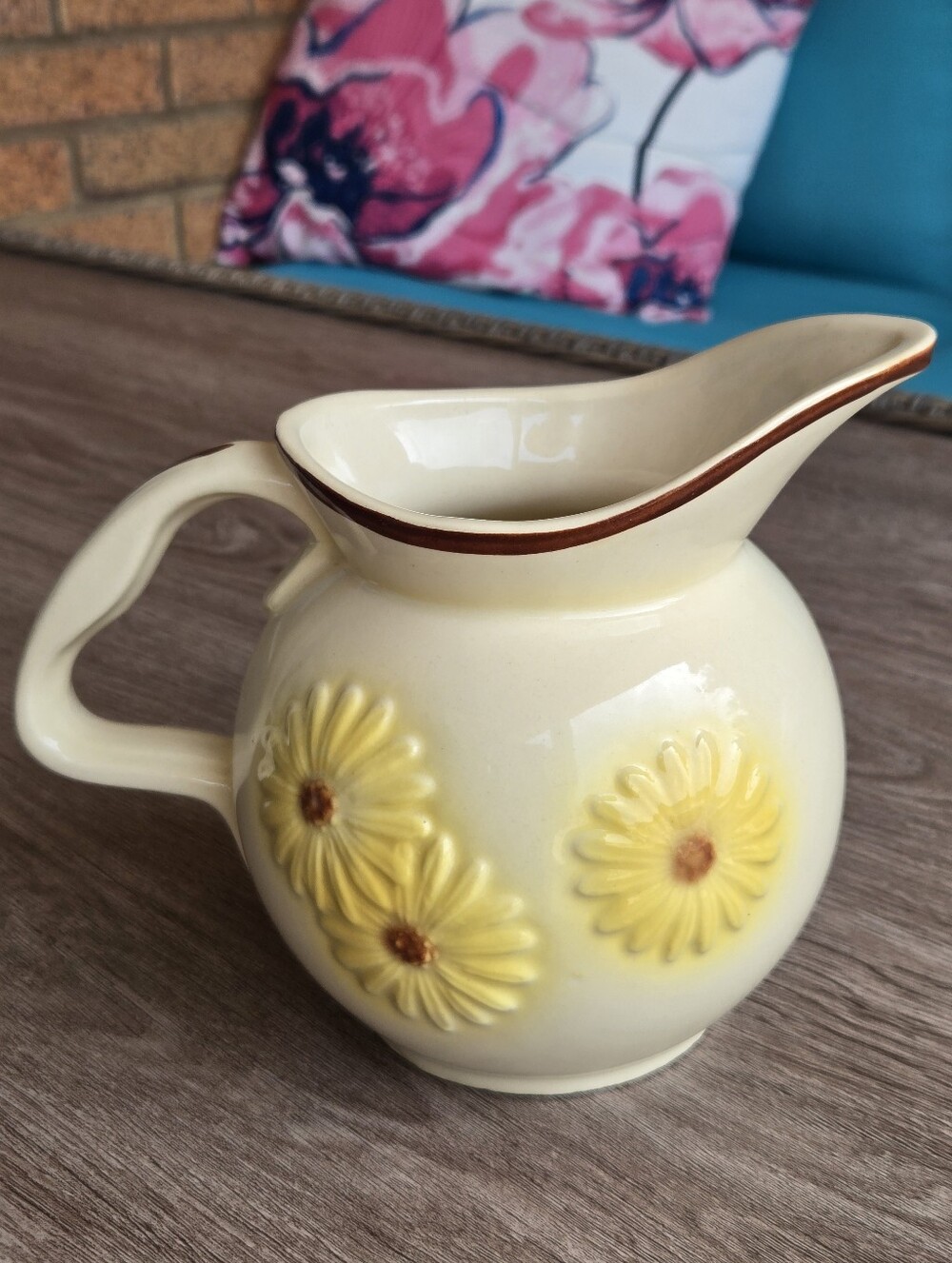 Vintage Hull Pottery USA No. 46 Daisy Pitcher 🌼